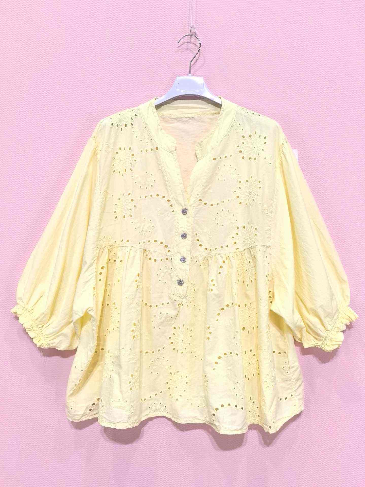 Blouse ample brodée manches bouffantes(x8)