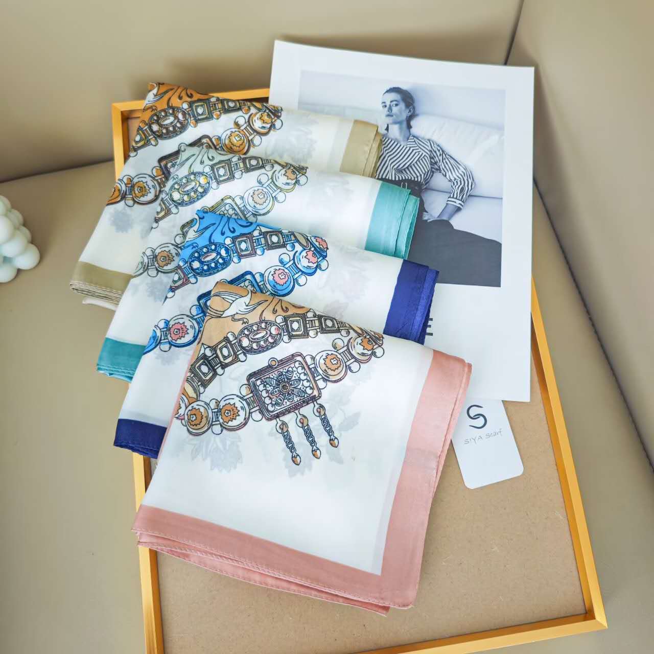 Foulard Carré touche soie 70cmx70cm (x12)#19