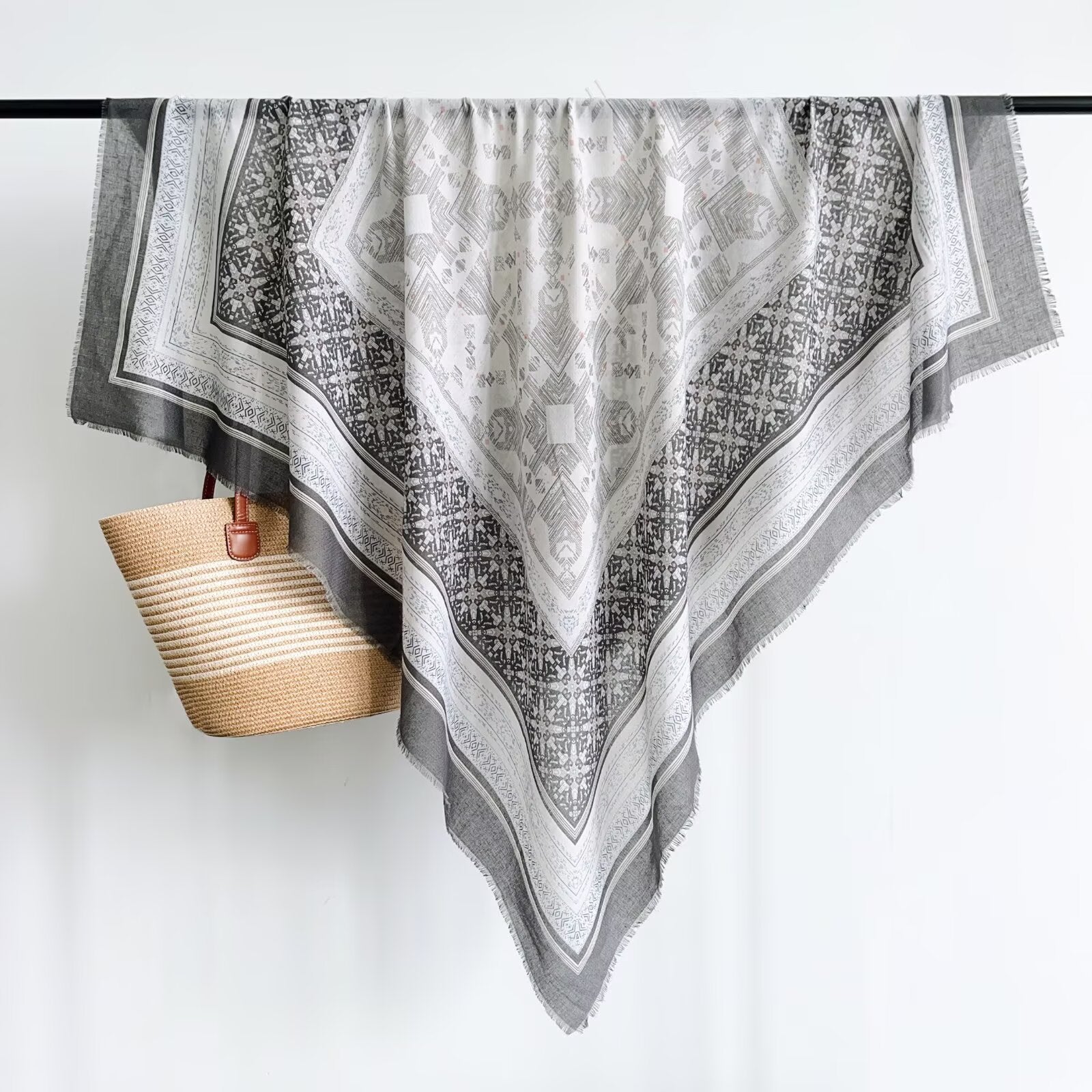 Grand Foulard Carré Ethnique Motif Géométrique à Franges (x12)