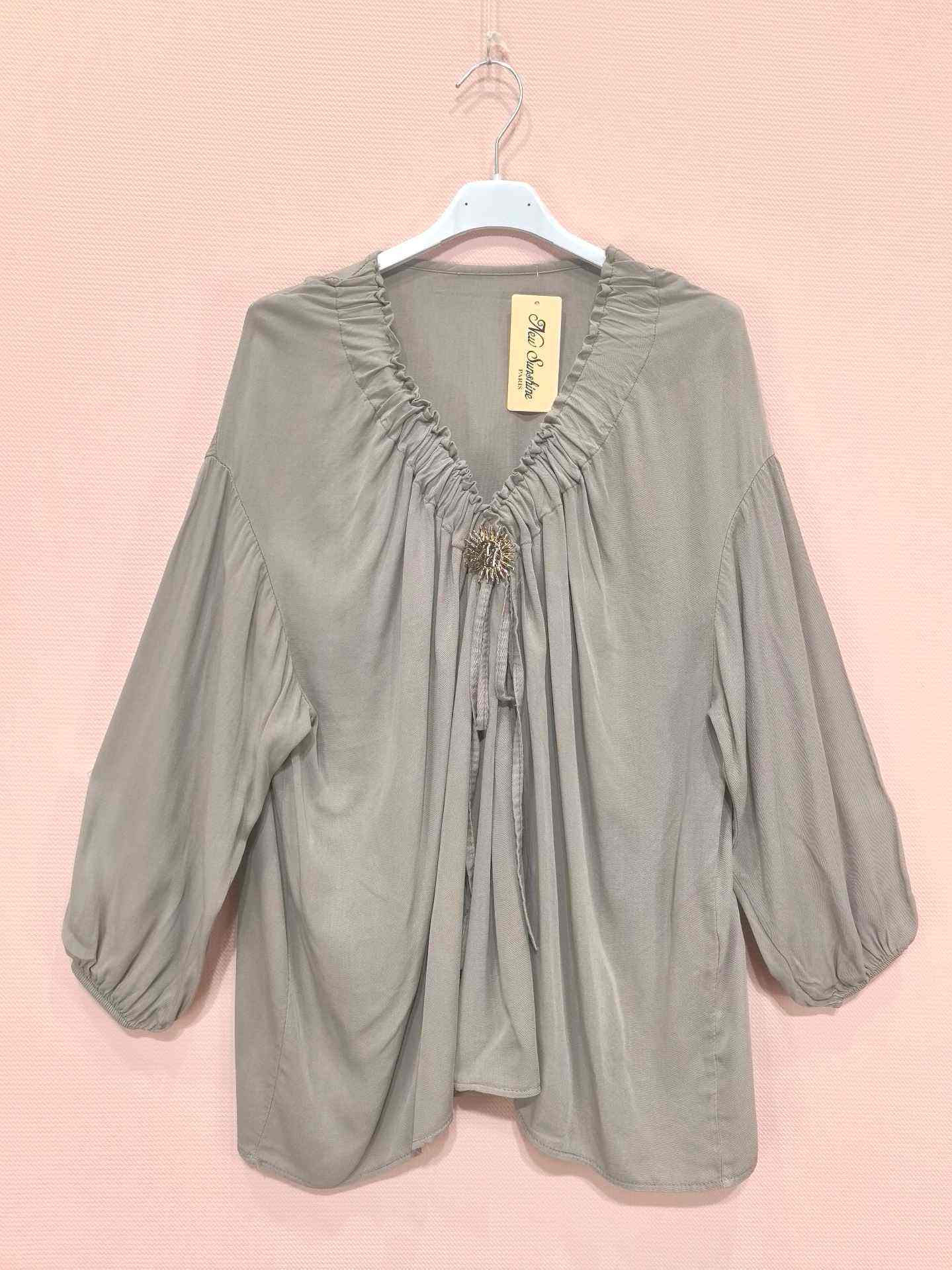Blouse bohème à col froncé et broche vintage (x8)