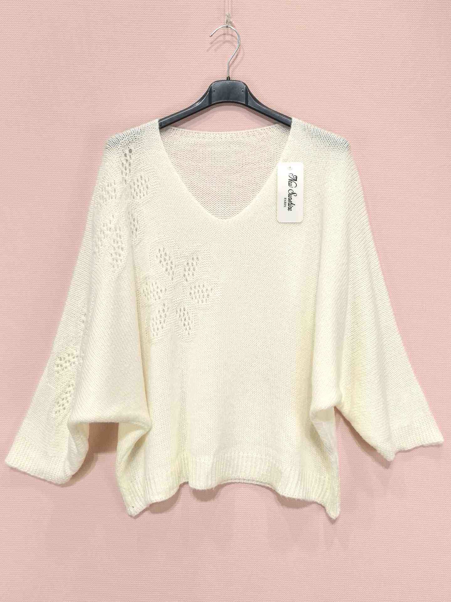 Pull ample manches chauve-souris en maille ajourée florale (x8)