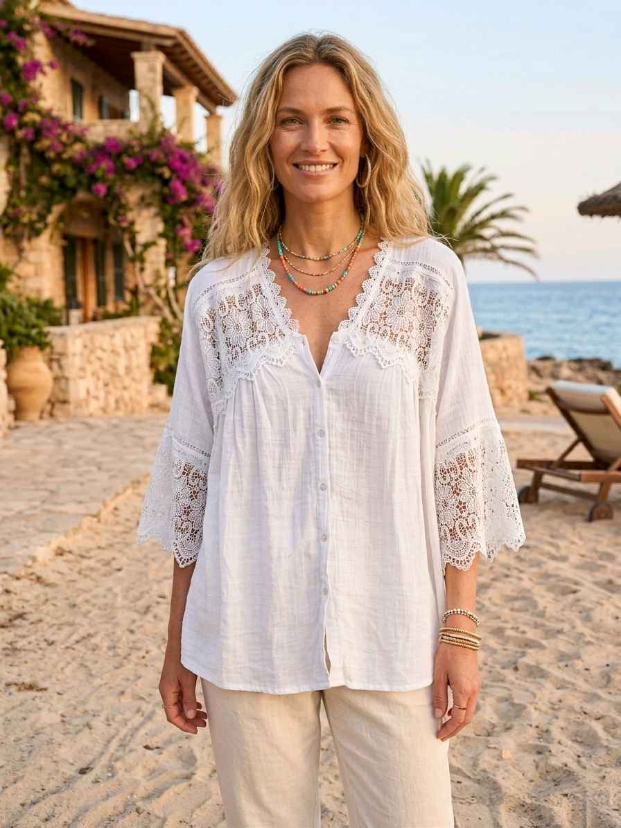 Chemise bohème-chic
Col en V avec finitions dentelle
Manches évasées au coude(x6)