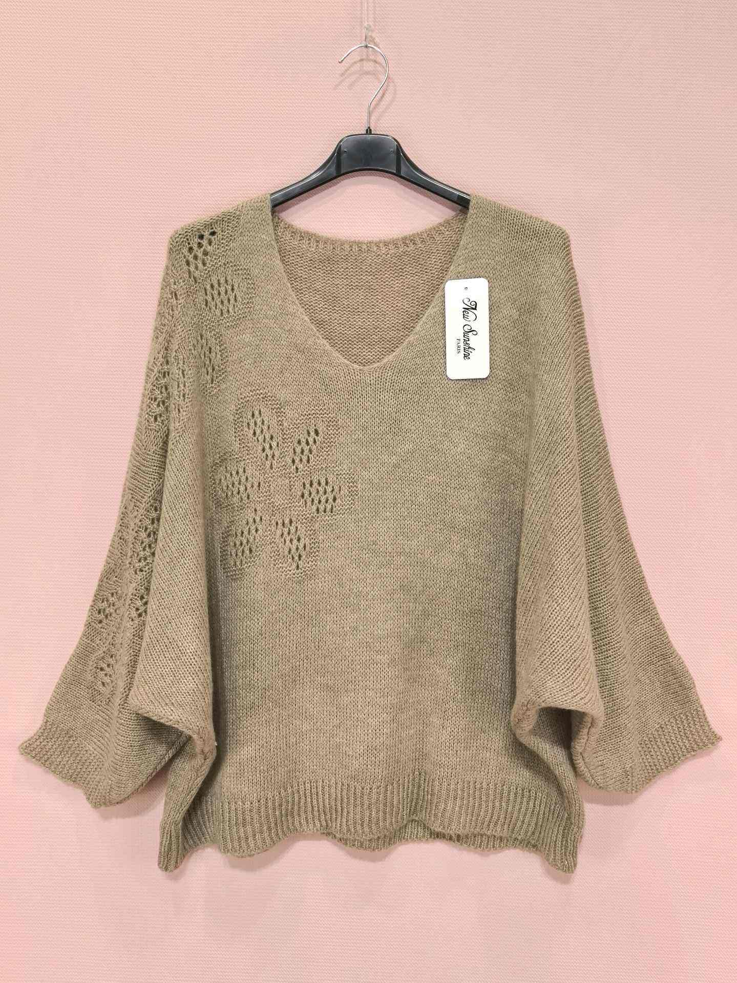 Pull ample manches chauve-souris en maille ajourée florale (x8)