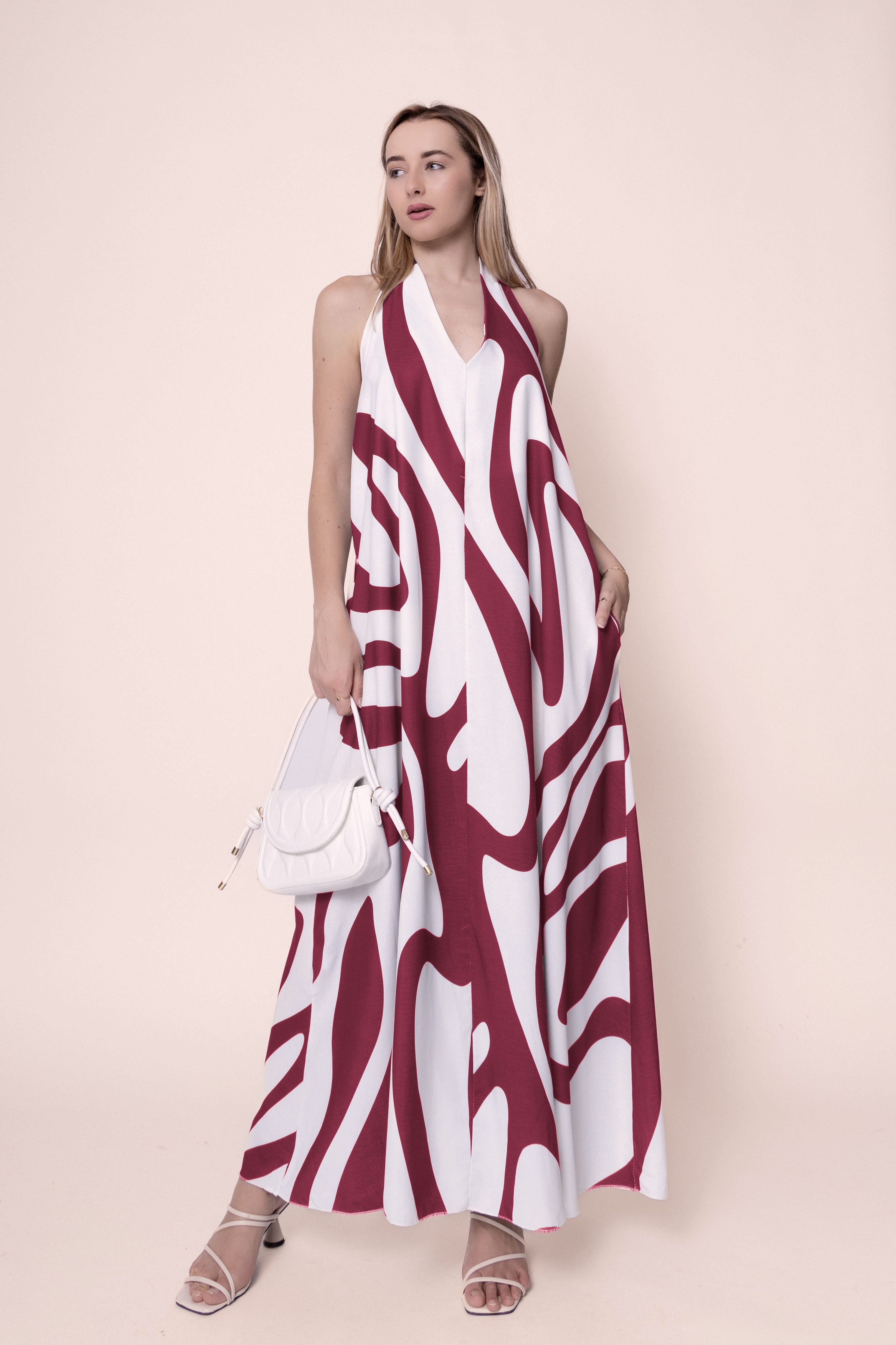 Robe Longue Dos Nu Avec Un Col Halter (x6)