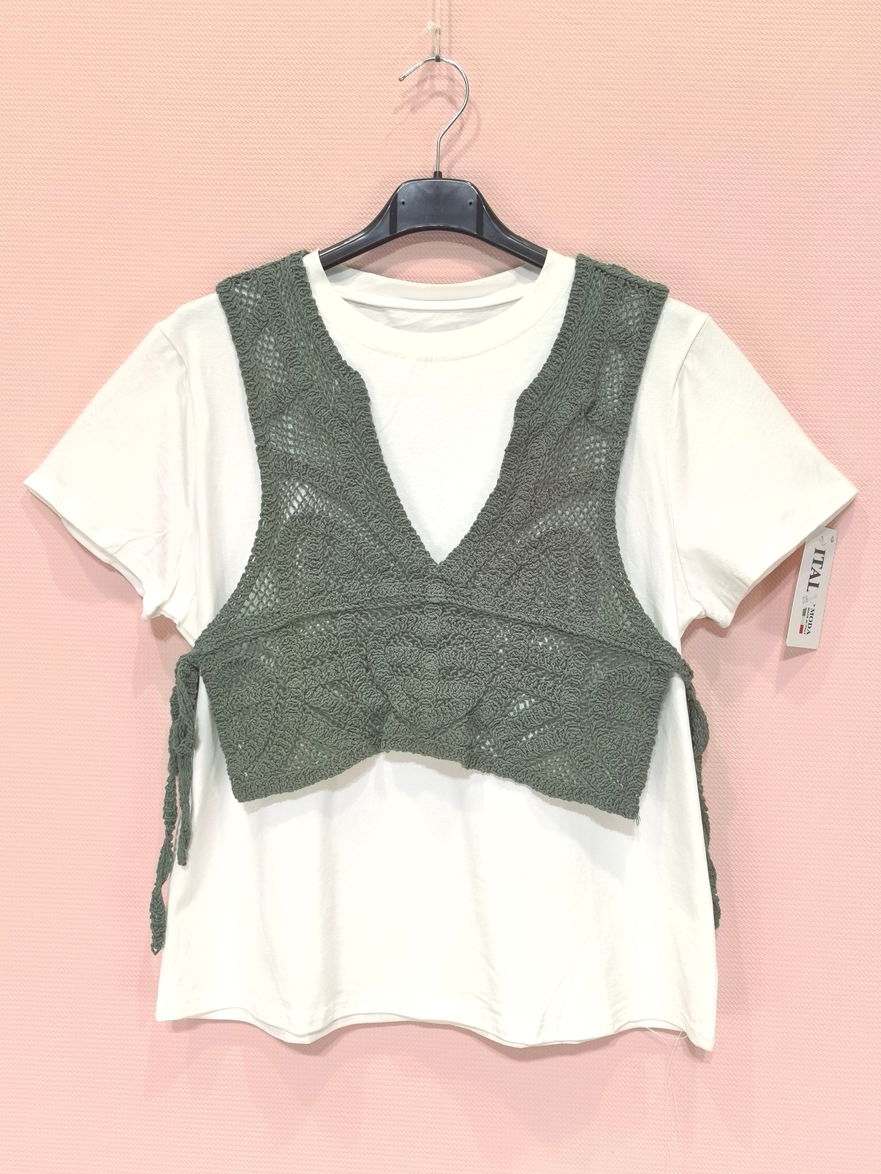 T-shirt blanc avec débardeur crocheté superposé(x8)