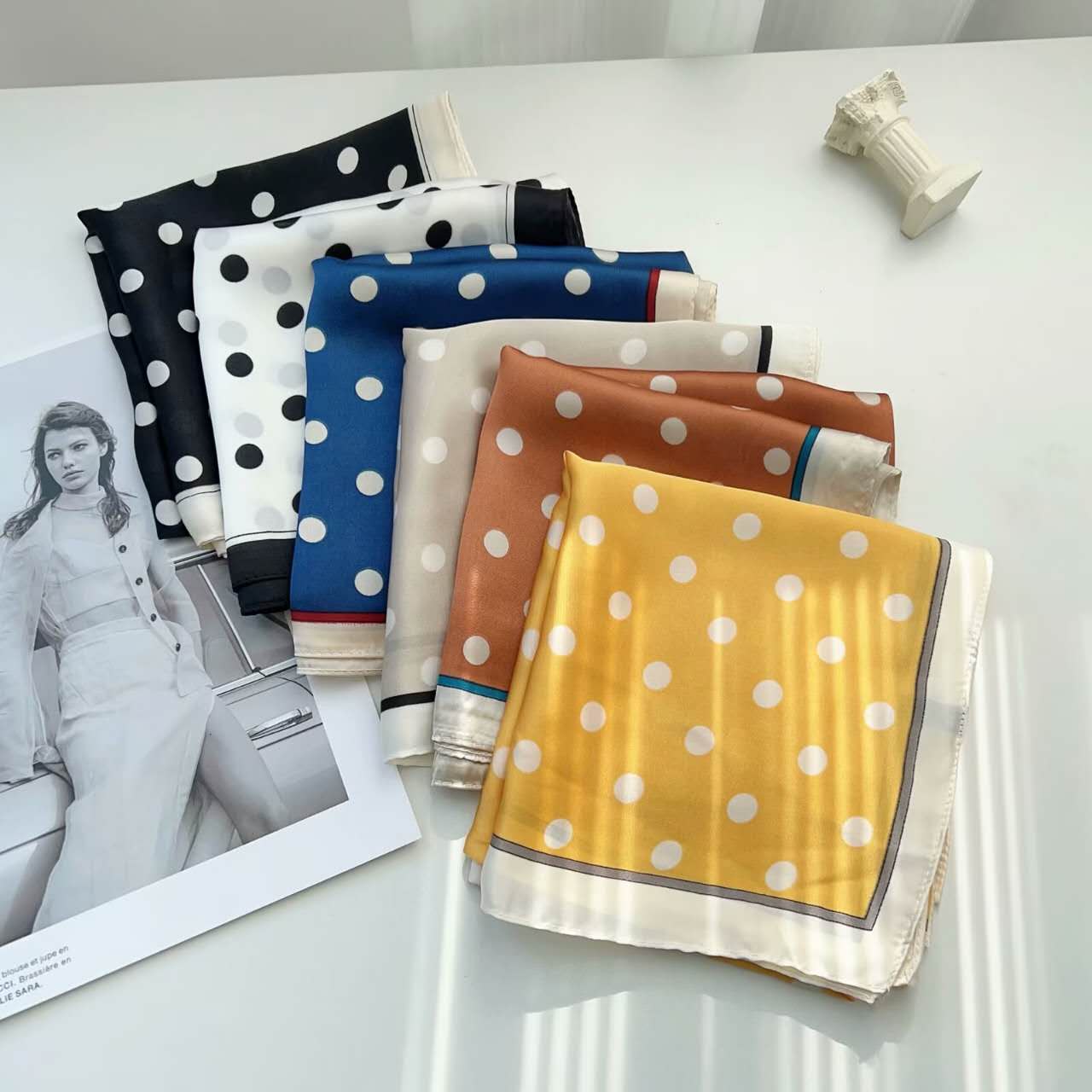 Foulard Carré touche soie 70cmx70cm (x12)#30