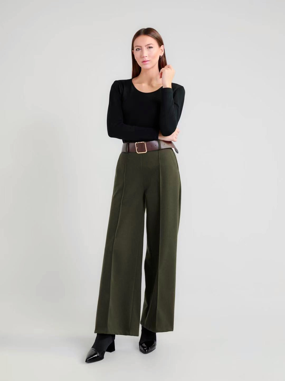 Pantalon Large avec plis frontaux
Taille élastique au dos pour un ajustement confortable.(x6)