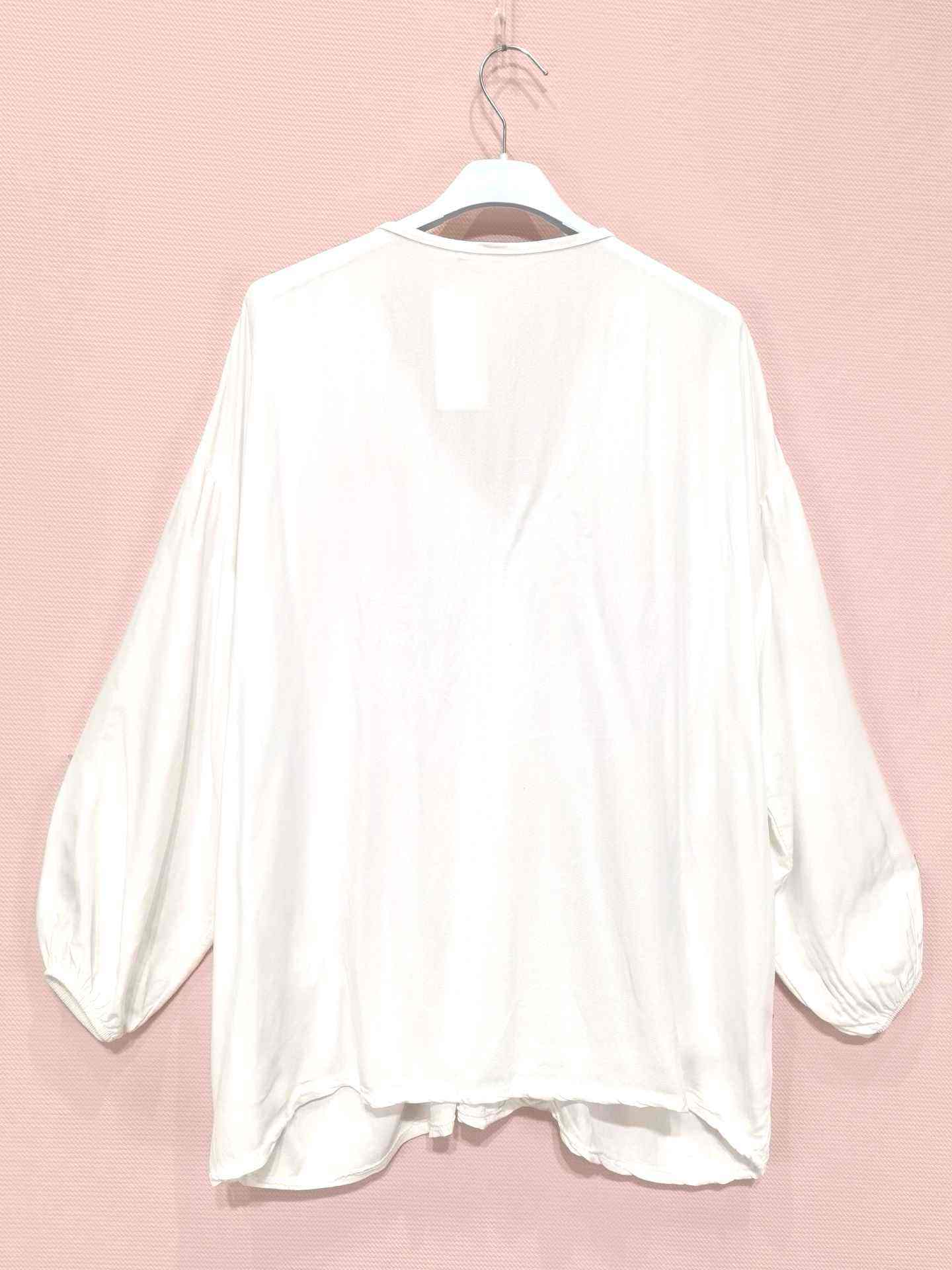 Blouse bohème à col froncé et broche vintage (x8)