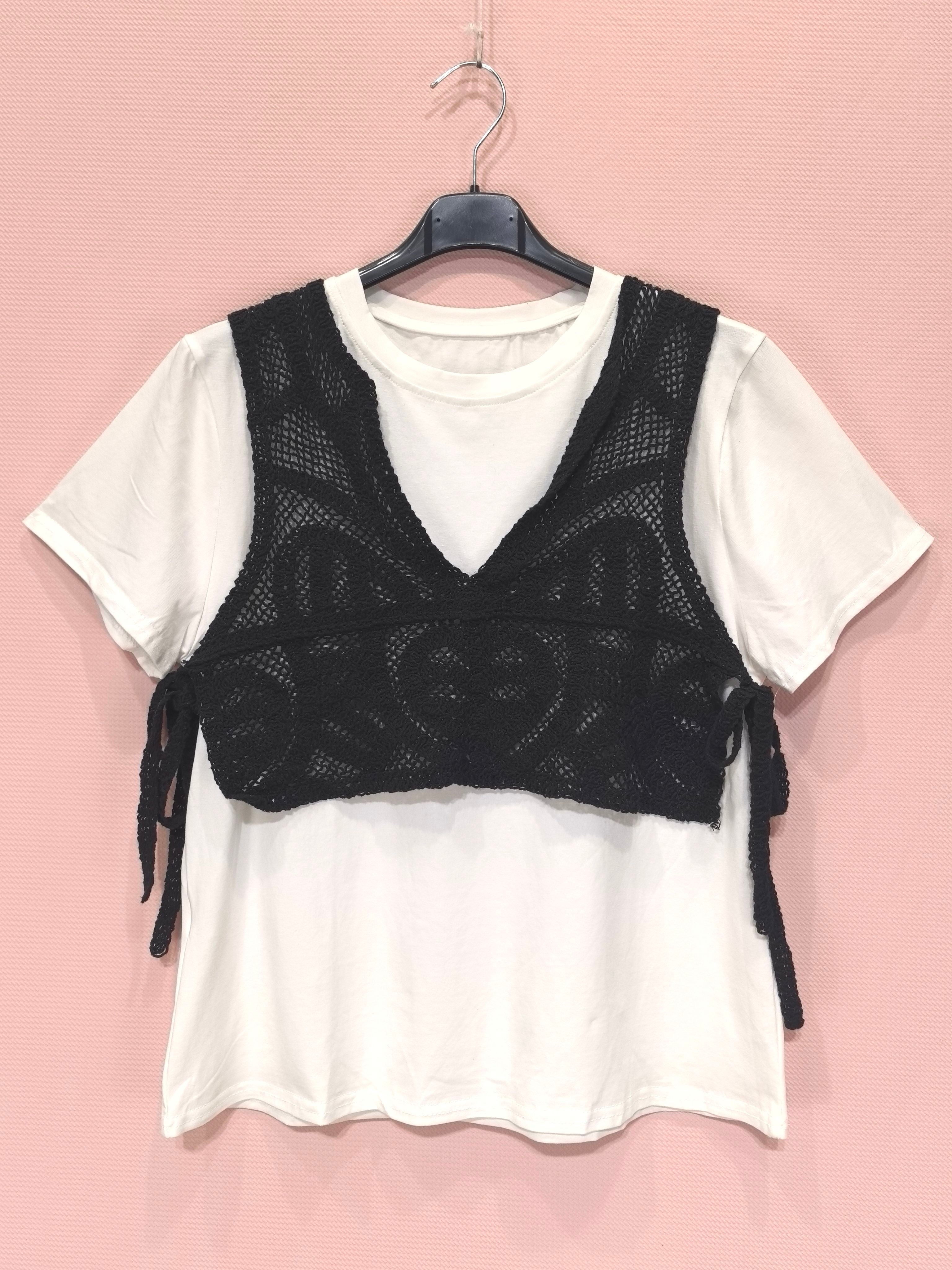 T-shirt blanc avec débardeur crocheté superposé(x8)
