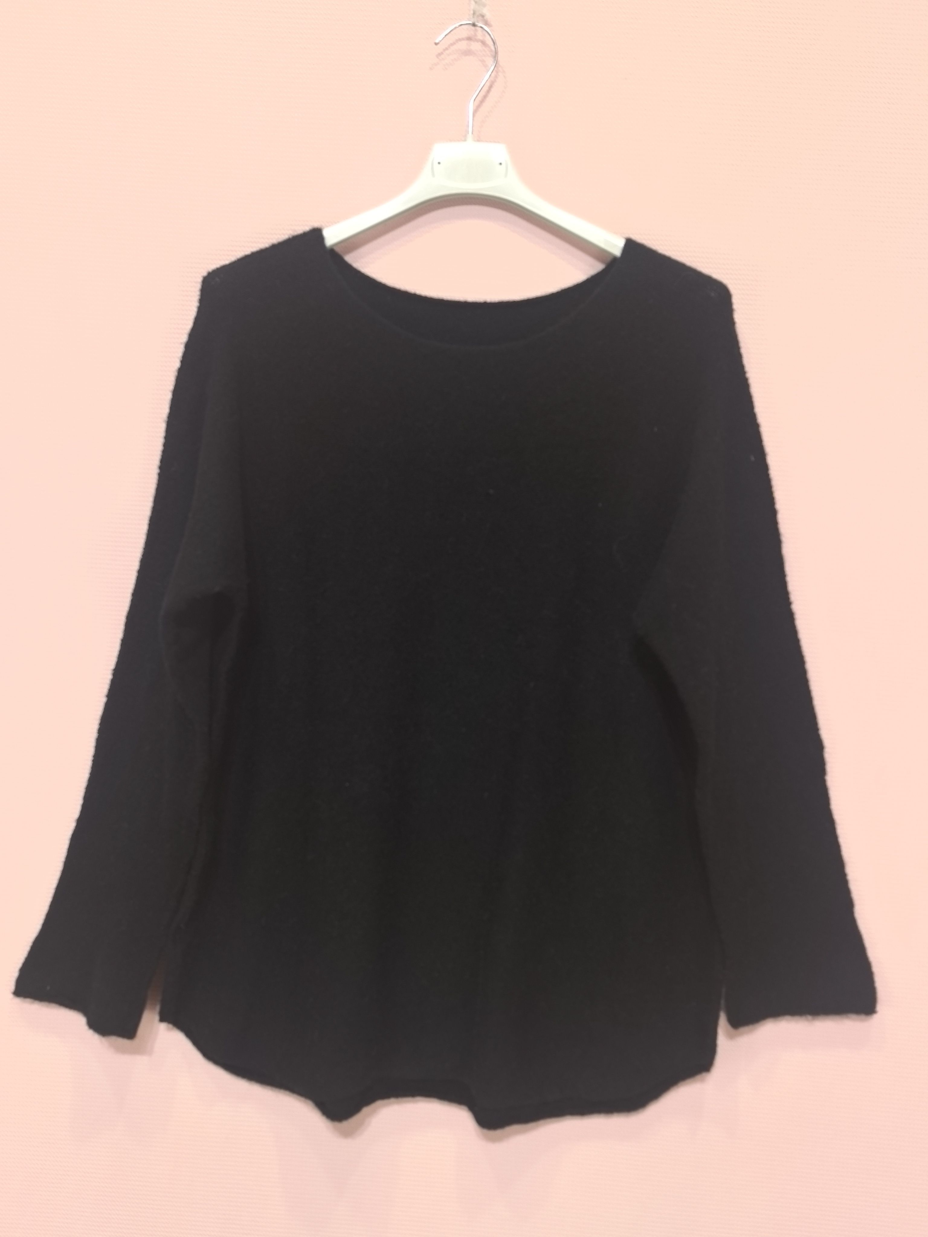 Pull col rond en maille en maille douce (x8)