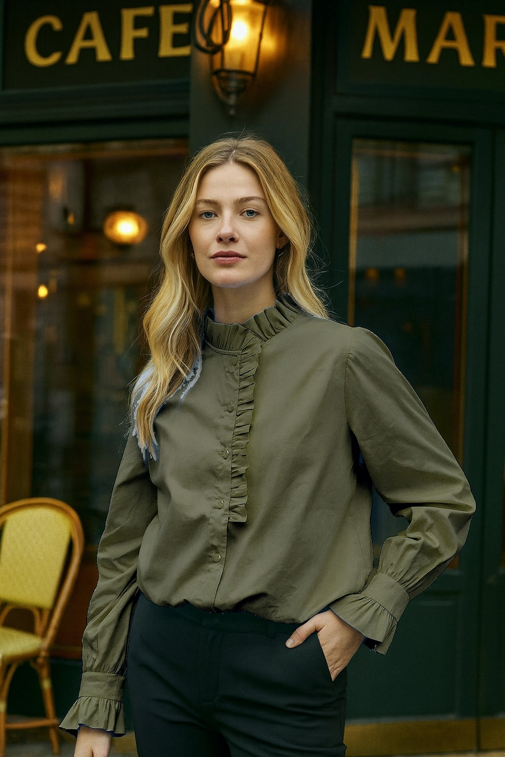 Chemise col volanté