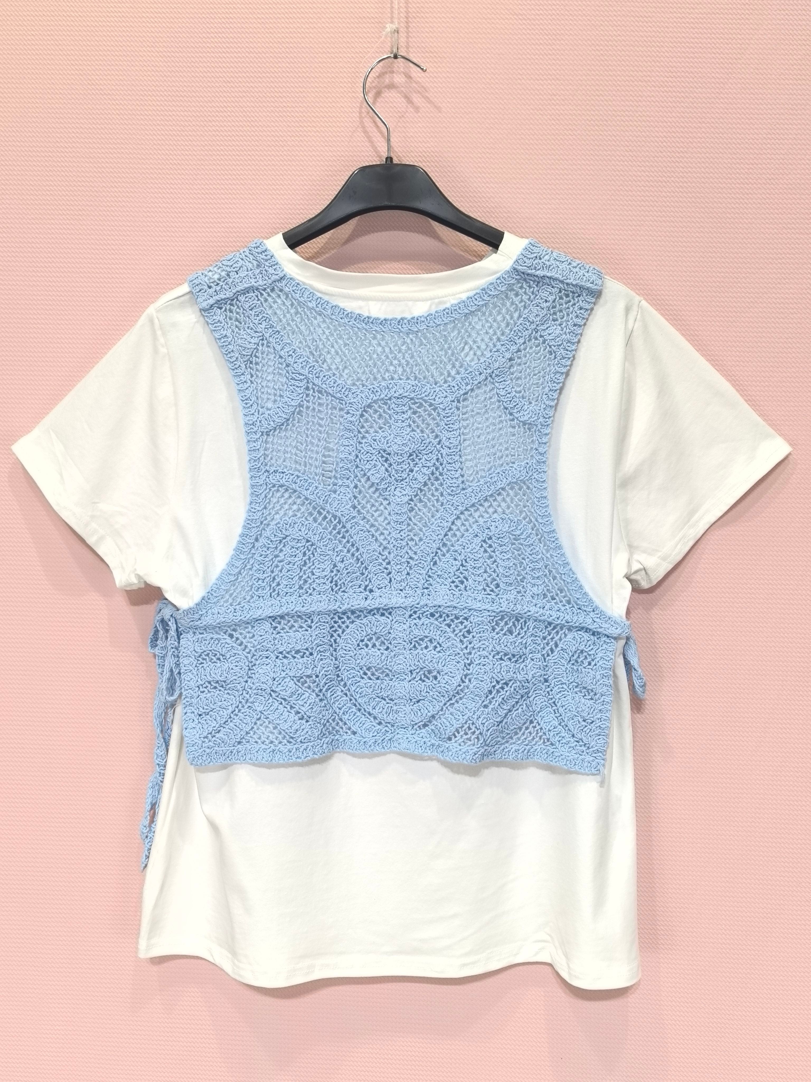 T-shirt blanc avec débardeur crocheté superposé(x8)