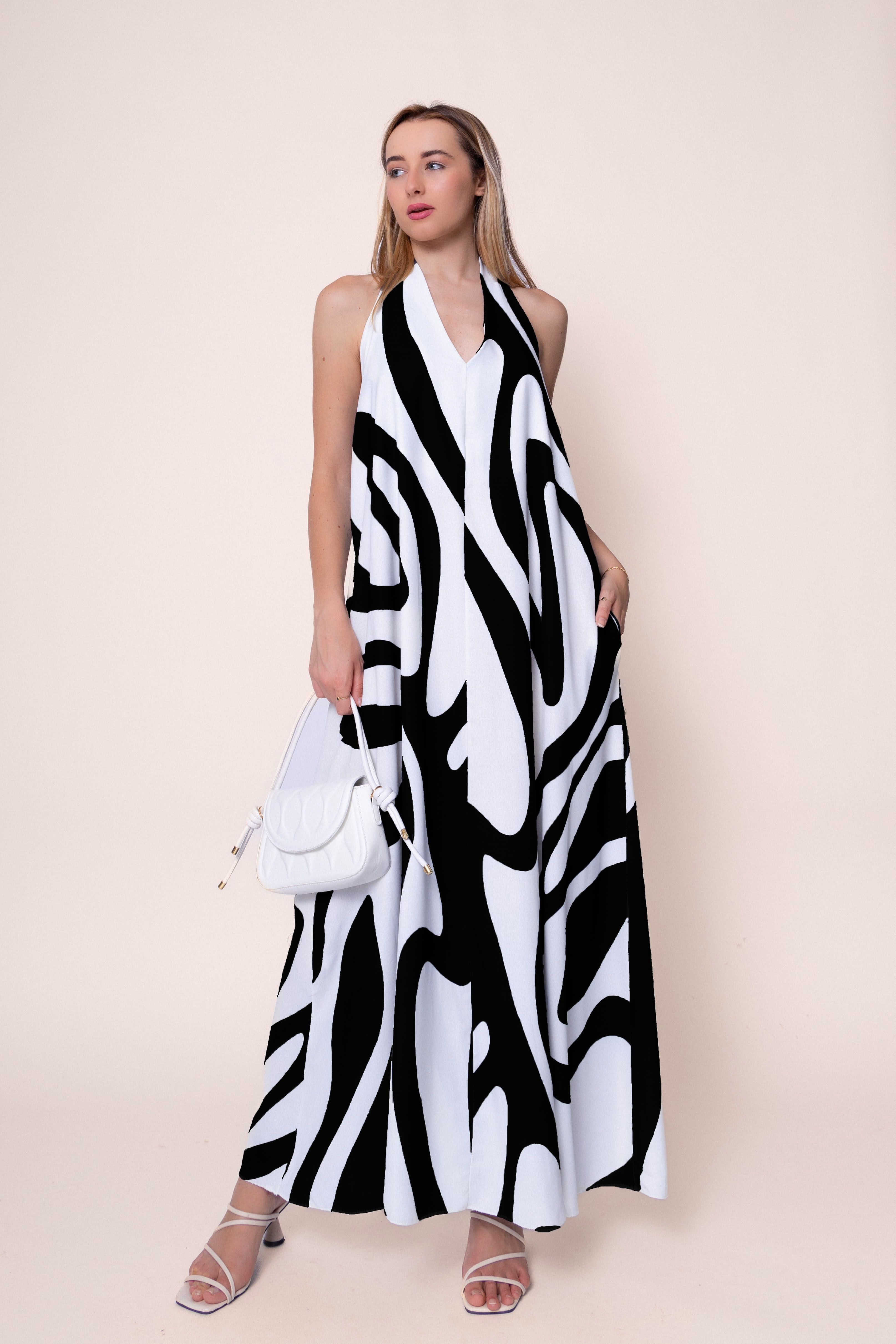 Robe Longue Dos Nu Avec Un Col Halter (x6)