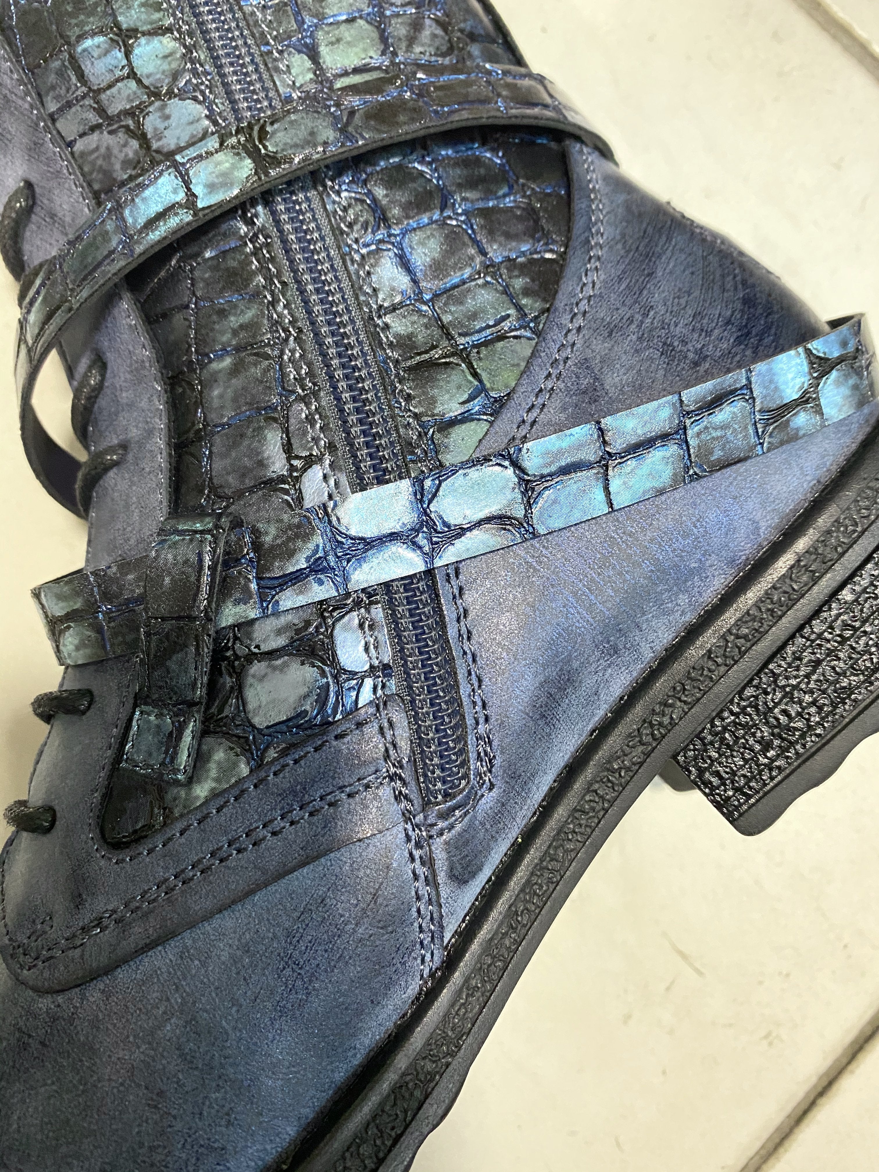 Bottines effet écailles boots CHARLIE (x12) 20,00€/paire | Grossiste-pro