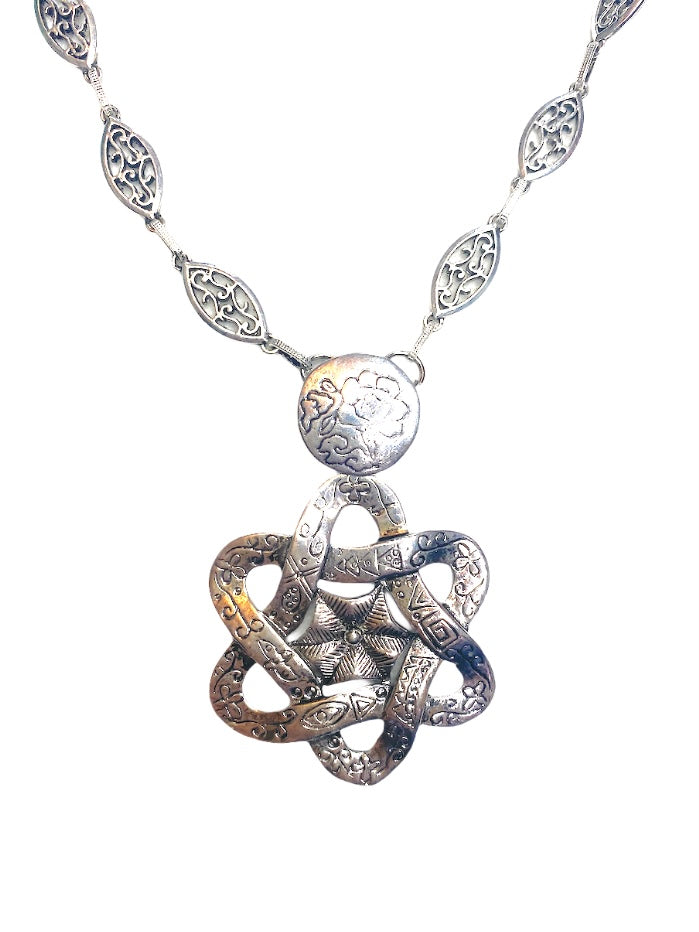 Collier sautoir fantaisie fleur ficelle