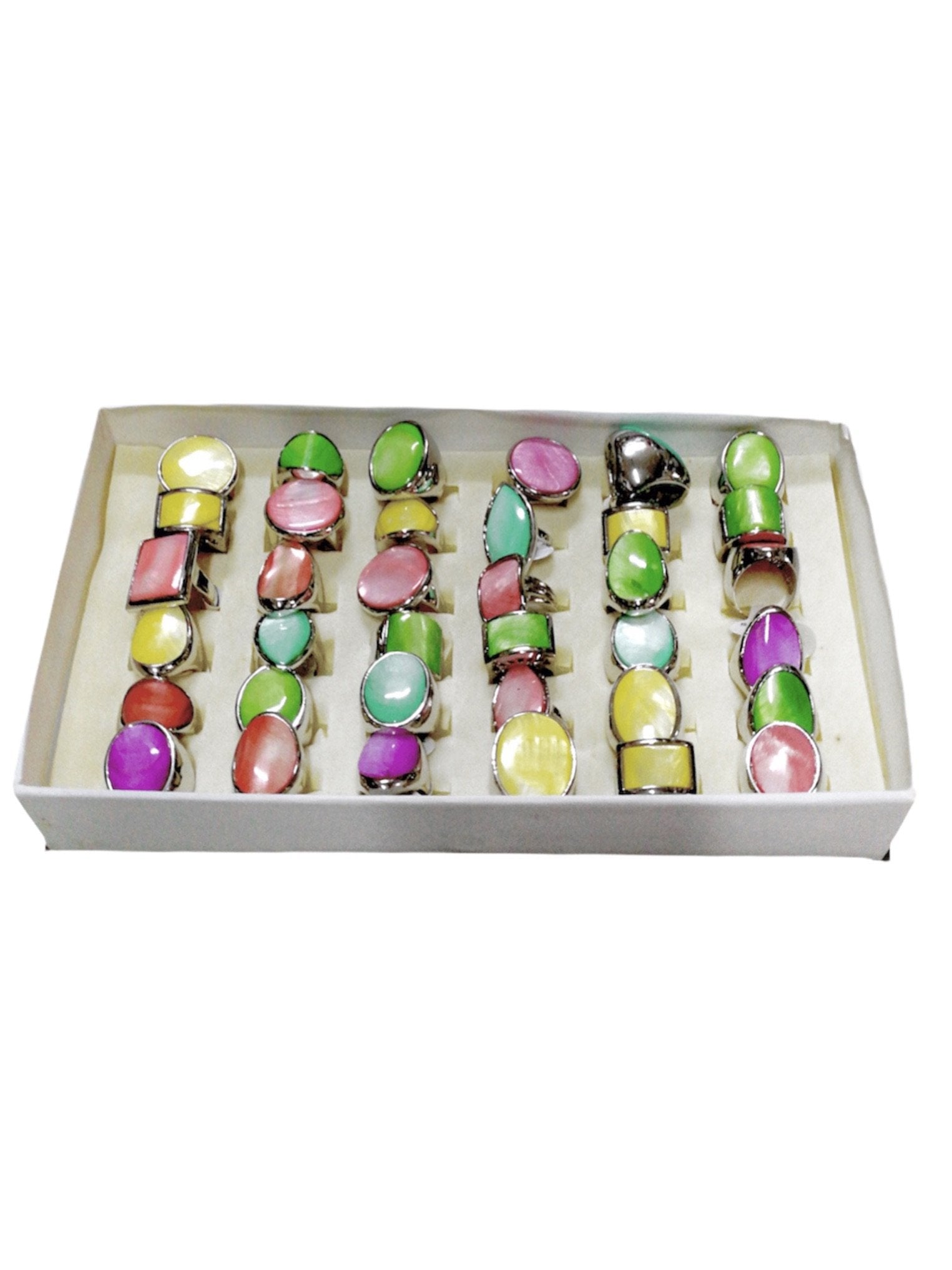 DESTOCKAGE Boîte de bagues pierre couleur femme (x36) 1,00€/unité | Grossiste-pro