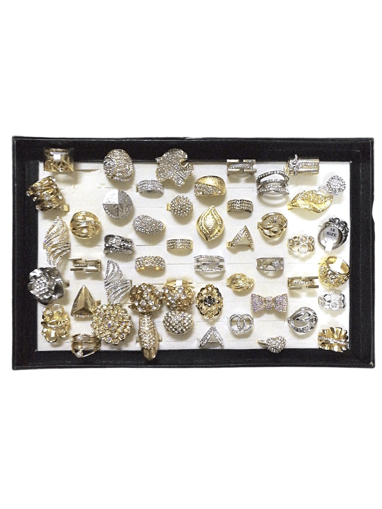 DESTOCKAGE Boîte de bagues strass femme (x50) 1,00€/unité | Grossiste-pro