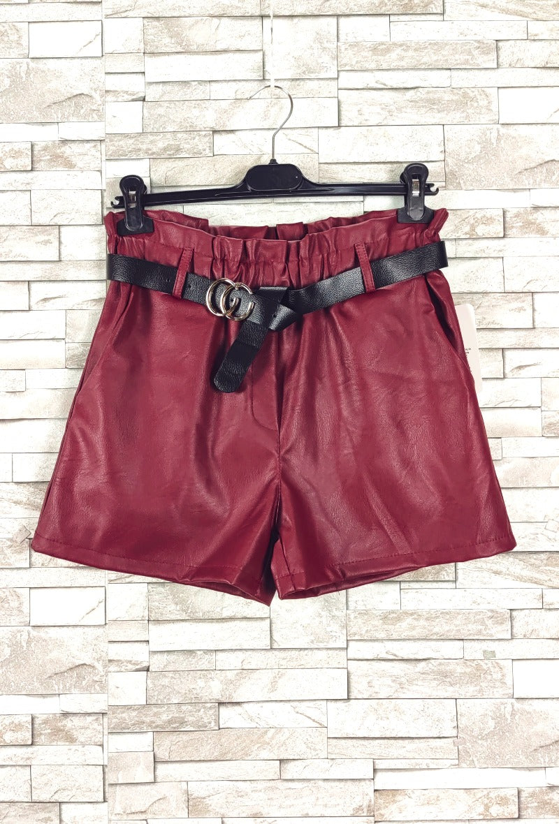 Short simili cuir avec poche et ceinture(x8)