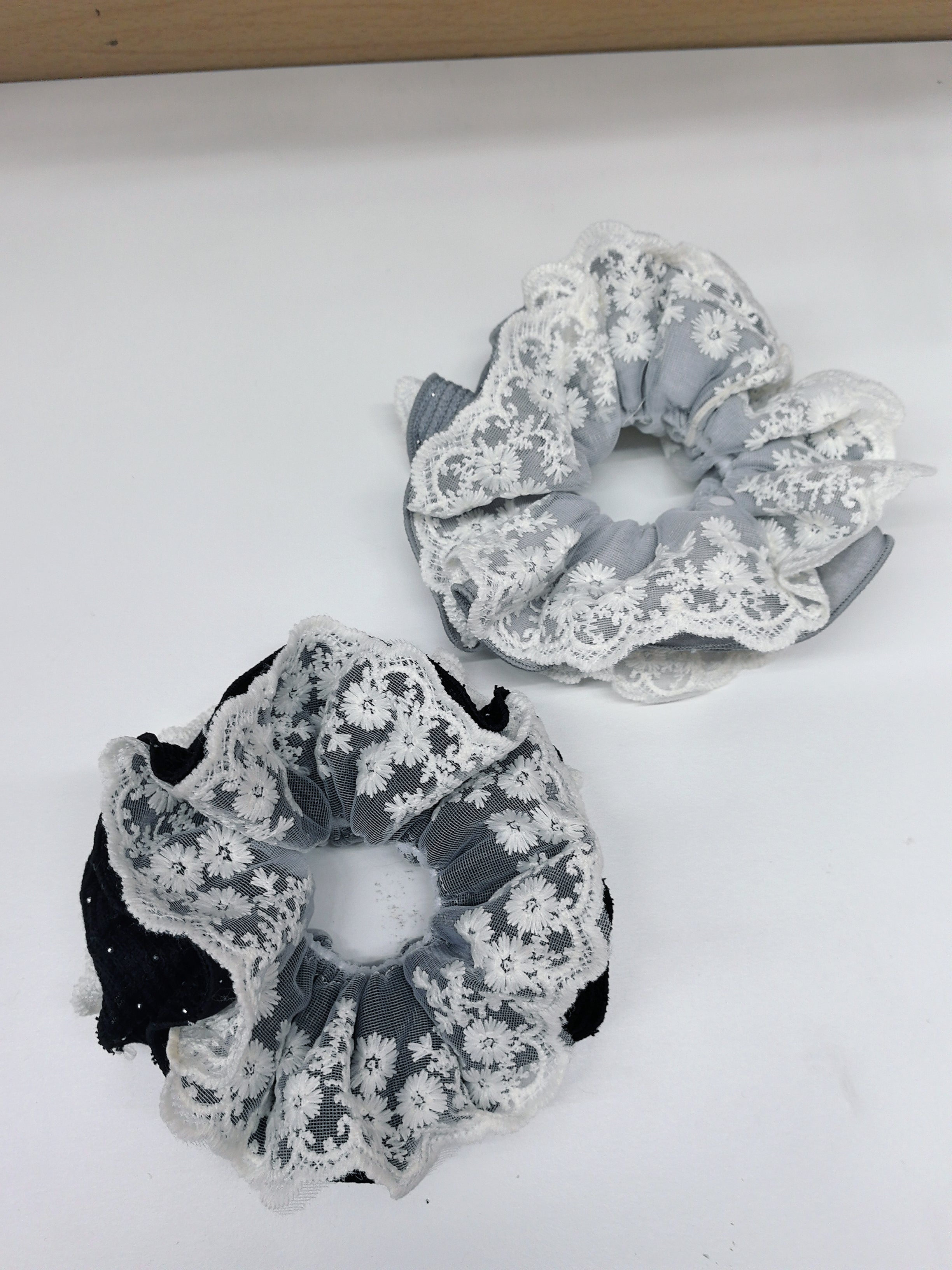 Chouchou cheveux en  dentelle double épaisseur (x12)