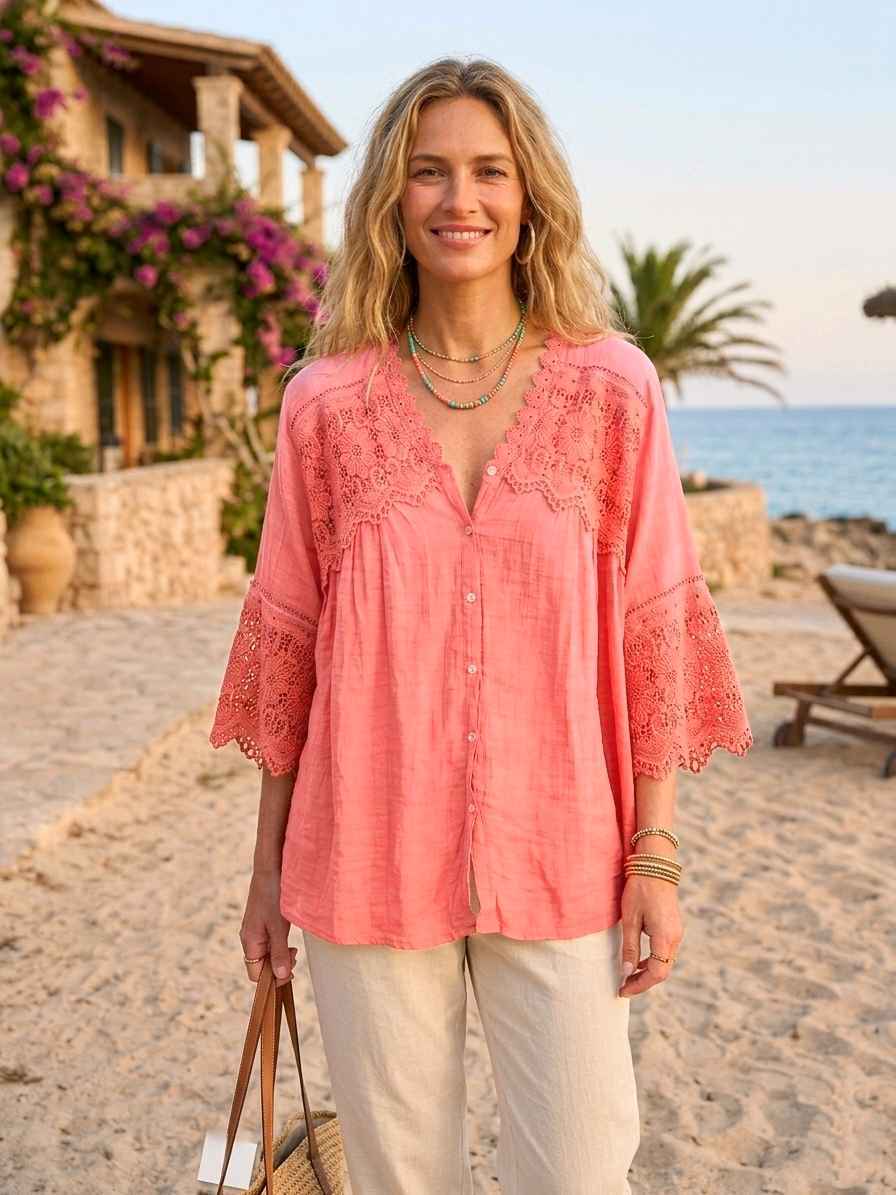 Chemise bohème-chic
Col en V avec finitions dentelle
Manches évasées au coude(x6)