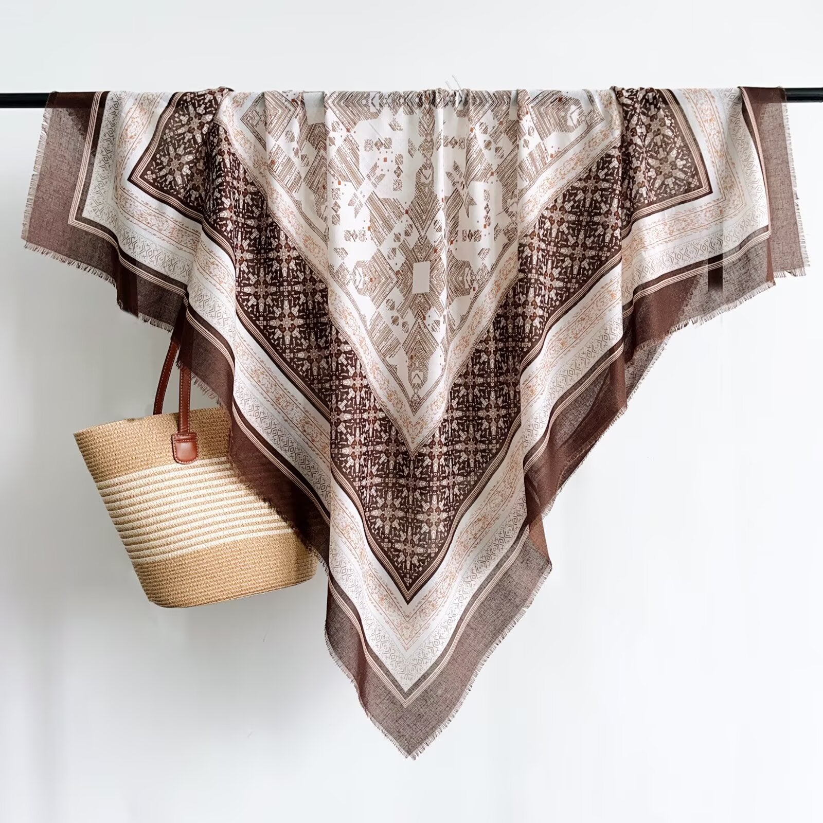Grand Foulard Carré Ethnique Motif Géométrique à Franges (x12)