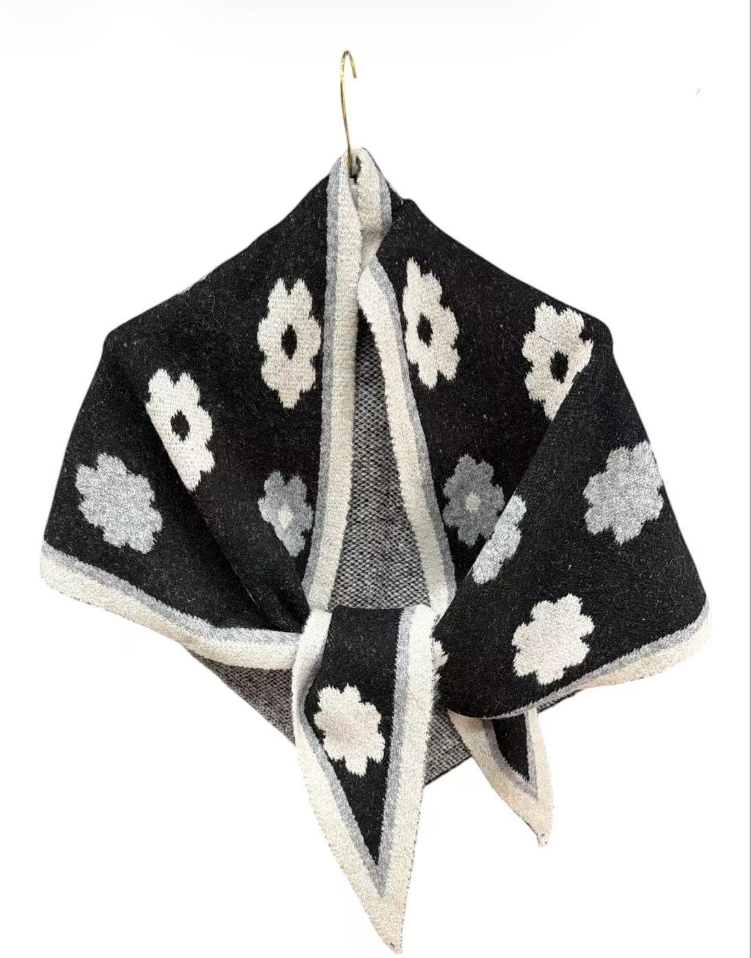 Écharpe triangle tricotée double face à motif fleurs（x10)