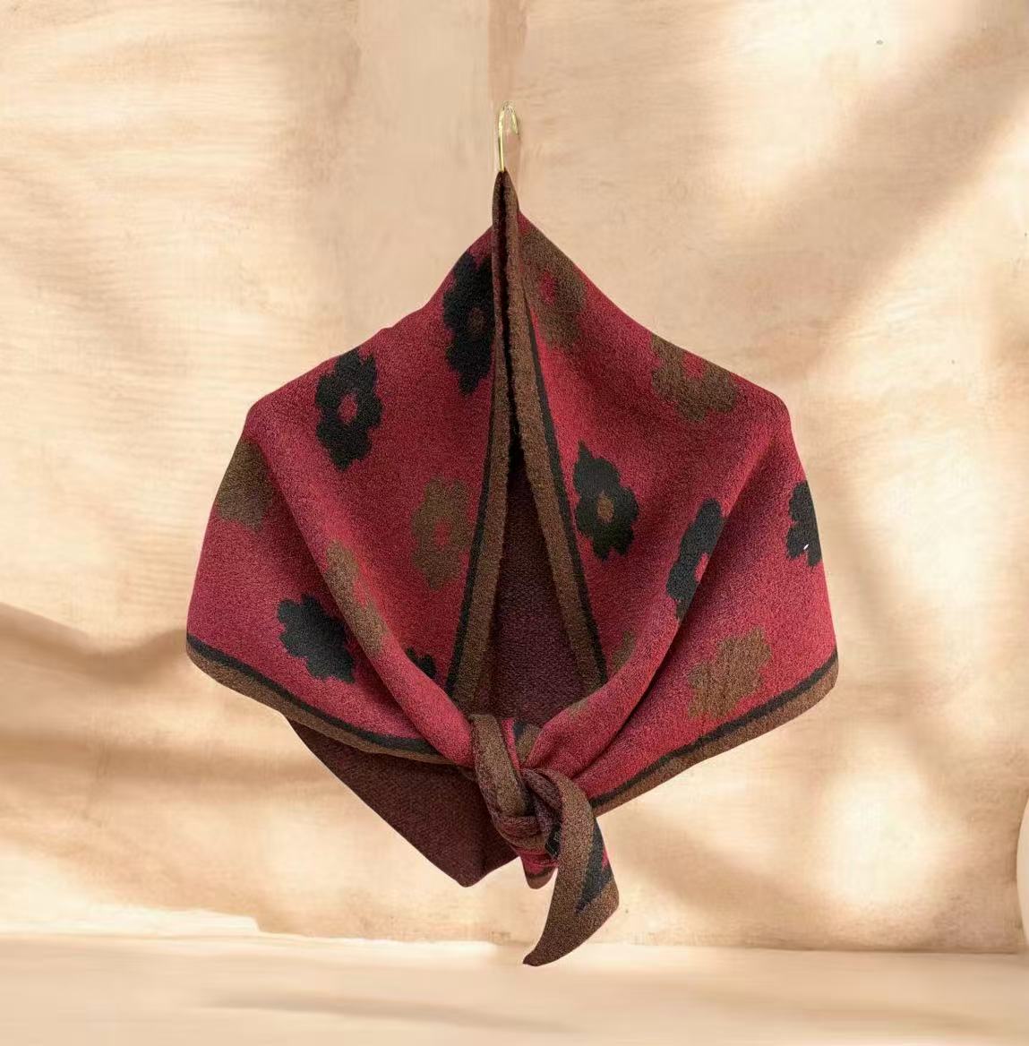 Écharpe triangle tricotée double face à motif fleurs（x10)