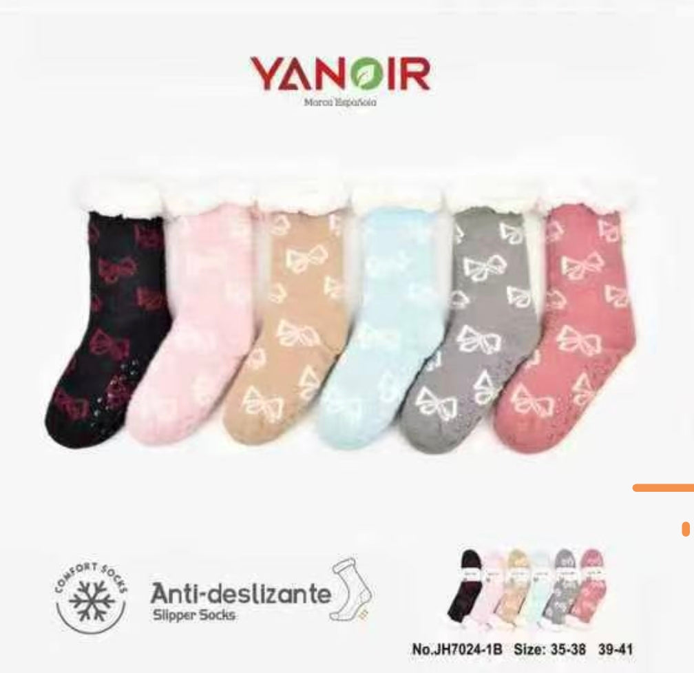 FEMME Chaussettes chaussons fourrées    (x12)