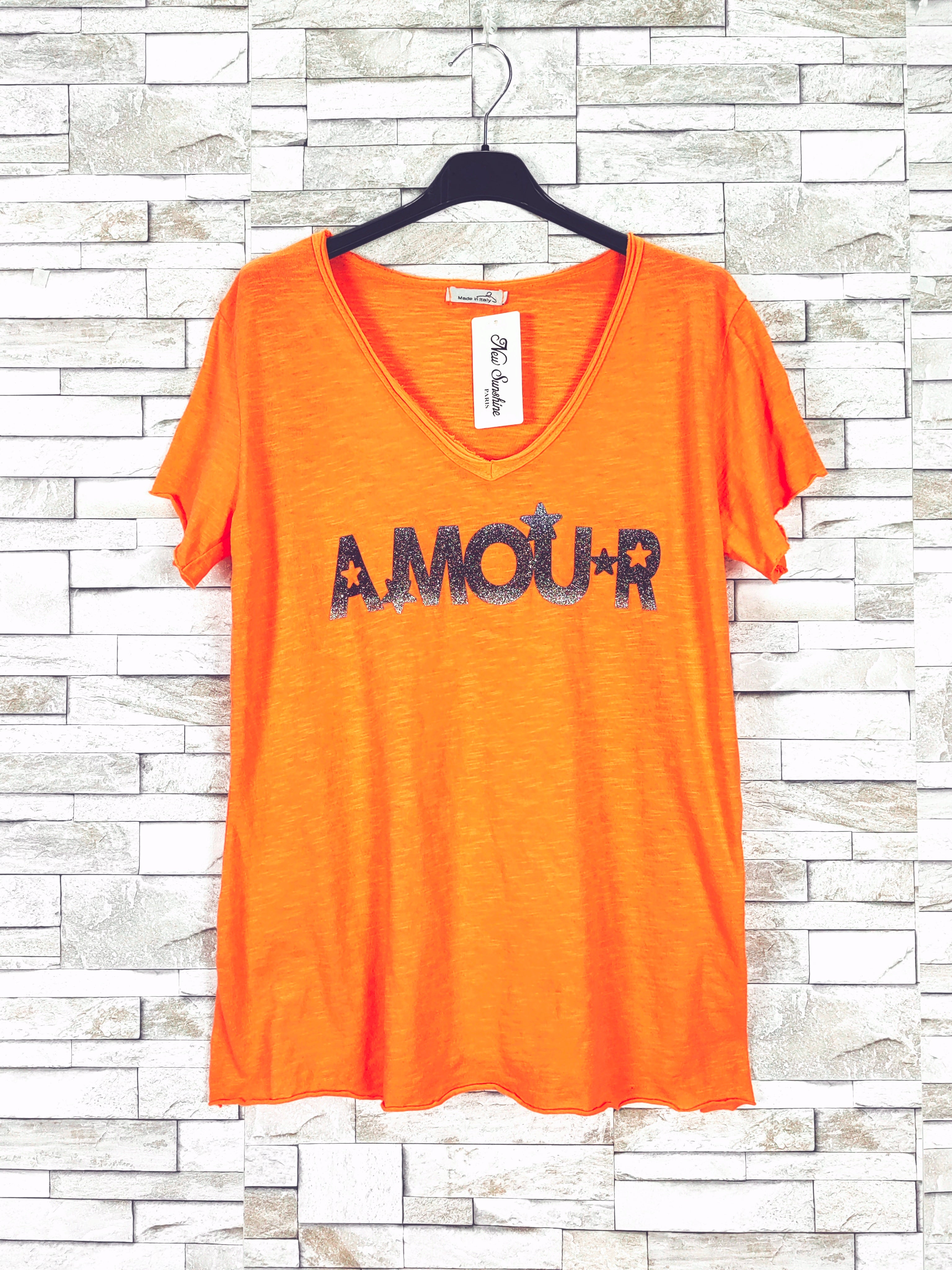 T shirt col v "AMOUR"

 (x9)